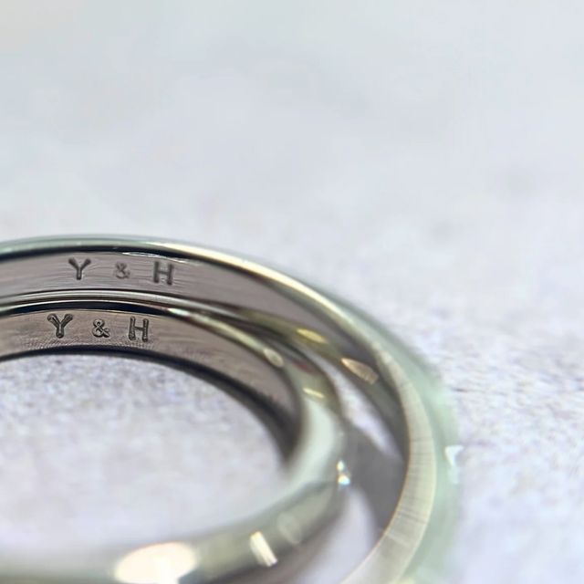 【BELETHE(ベルテ)の口コミ】 どの服装にも合うよう太すぎず細すぎず丸みのあるシンプルなデザイン、同…