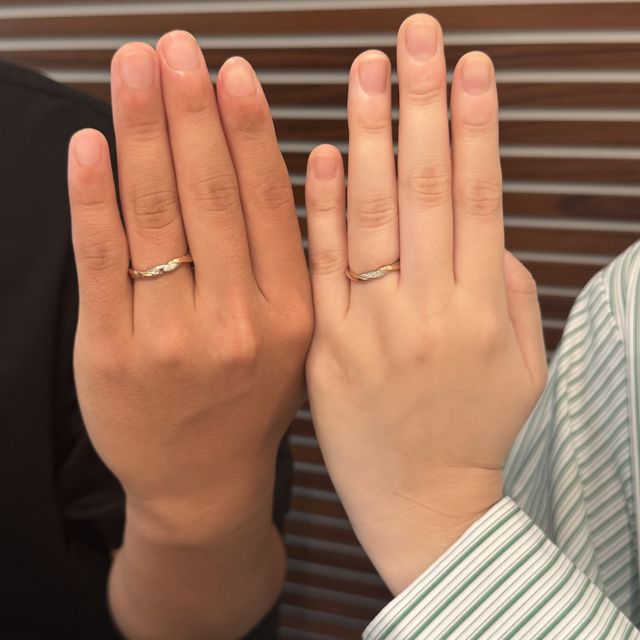 【AMATSU(アマツ)の口コミ】 プラチナとピンクゴールドの交わりが立体的に際立つデザインです。左上の…