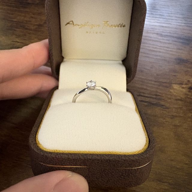 【アンジェリックフォセッテ(Angelique Fossette)の口コミ】 とてもきれいなダイヤがインパクトがありおすすめです。正確なカットがさ…