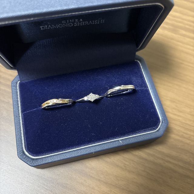 【銀座ダイヤモンドシライシの口コミ】 まず付け心地が滑らかでとてもいいです！
ピンクゴールドとプラチナが織り…