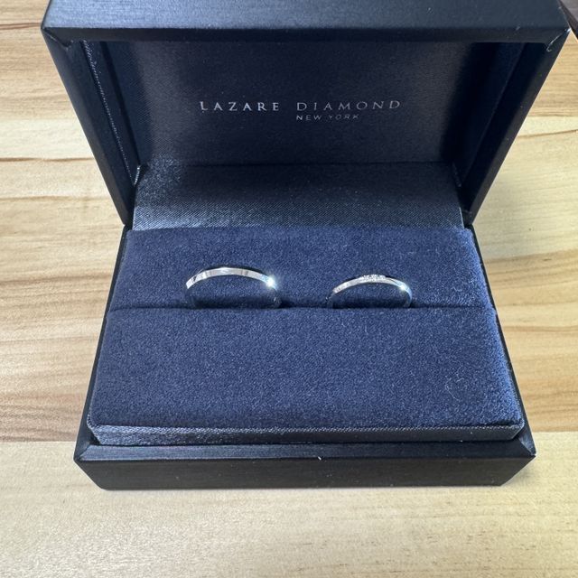 【ラザール ダイヤモンド(LAZARE DIAMOND)の口コミ】 中心にエッジが効いてるのがシンプルでおしゃれです。
服装もなんでも合い…