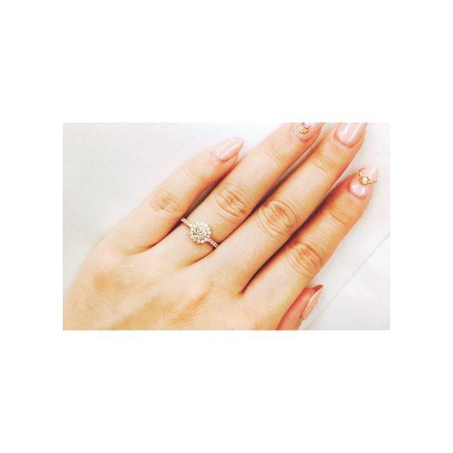 【Joie de treat.(ジョア・ドゥ・トリート)の口コミ】 華奢なリングに大きいダイヤのエンゲージリングが、日本人の指によく似合…