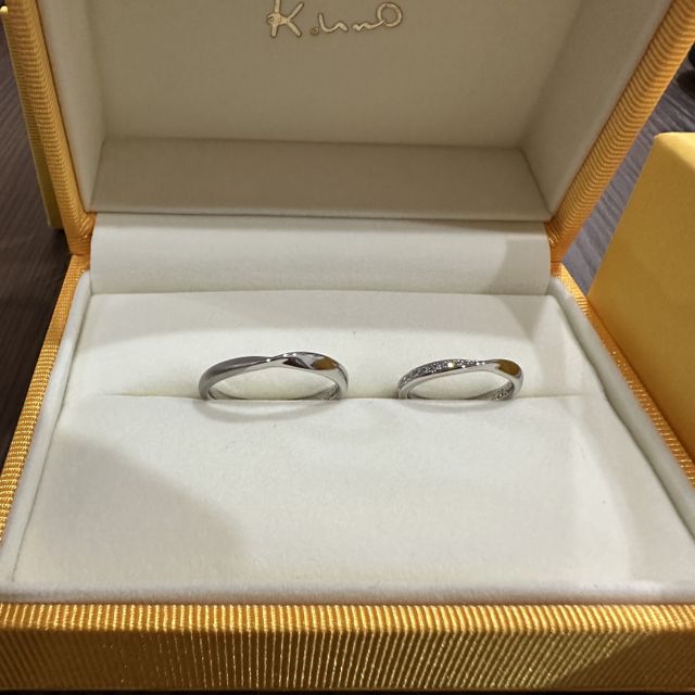 【ケイウノ ブライダル(K.UNO BRIDAL)の口コミ】 シンプルだがとても可愛らしいデザイン。
男性でも指にフィットする感じが…