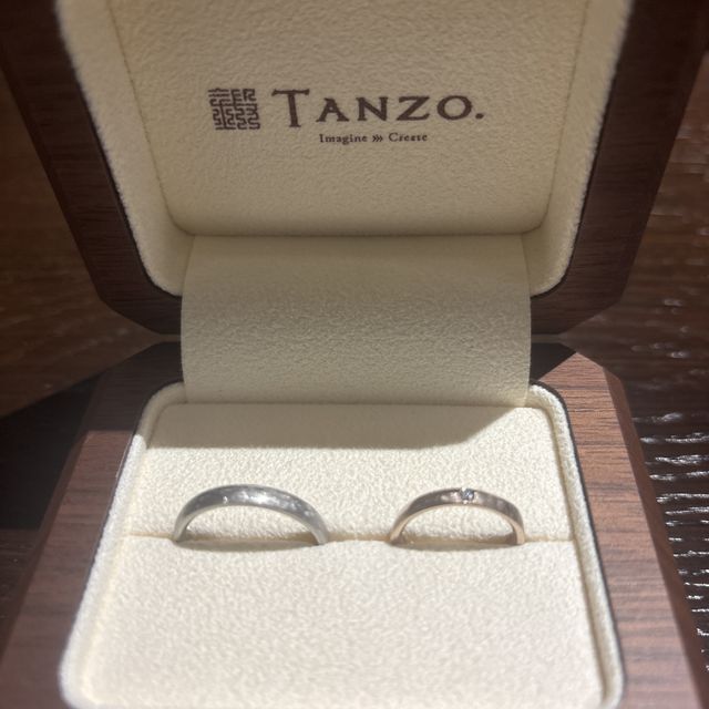 【TANZO.(鍛造指輪)の口コミ】 デザインはシンプルでアイスマット加工の施しにより特別感を感じさせられ…