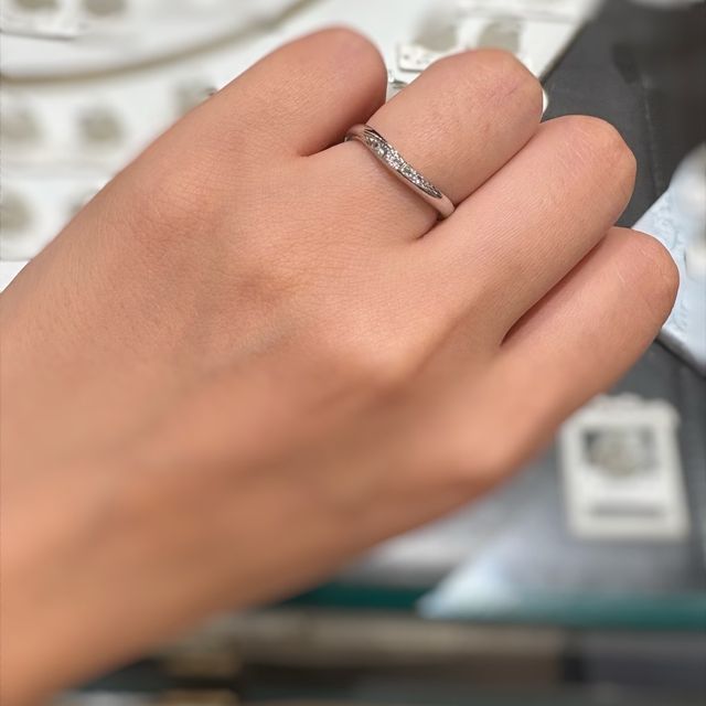 【アンジェリックフォセッテ(Angelique Fossette)の口コミ】 ひっかかりの無いデザインなので、日常生活で使いやすいと思います。また…