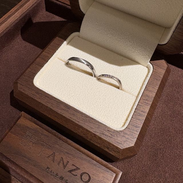 【TANZO.(鍛造指輪)の口コミ】 艶消しと、鏡面のデザインにラインを入れてより艶消しが目立つデザインに…