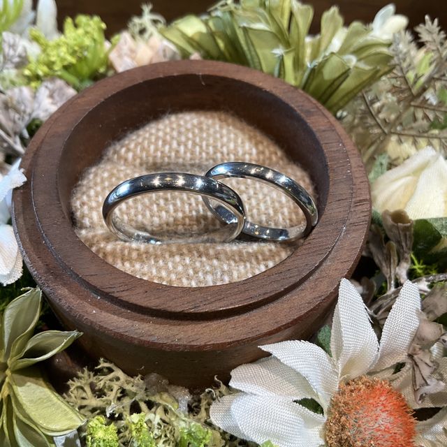 【鎌倉彫金工房の口コミ】 ツルピカになるまで綺麗に磨いたところです。
プラチナを曲げて円にし、溶…