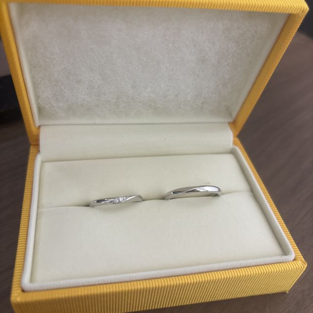 【ケイウノ ブライダル(K.UNO BRIDAL)の口コミ】 指輪の内側のデザインをデザイナーの方がデザインしてくださいました。2人…