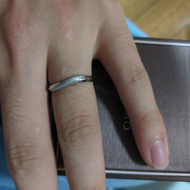 【アイプリモ(I-PRIMO)の口コミ】 マットが入っていてオシャレ。買ったばかりの指輪が、今、私の指にキラキ…