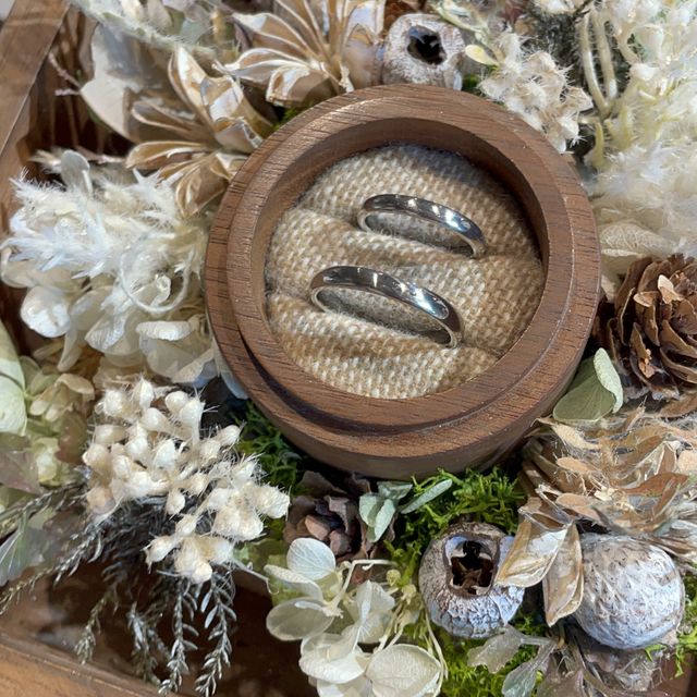 【鎌倉彫金工房の口コミ】 たくさん悩んでハーフの指輪にしました！
半分はクリアの甲丸でシンプルに…