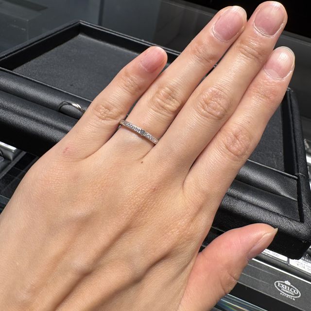 【エクセルコダイヤモンド(EXELCO DIAMOND)の口コミ】 横から見るとシンデレラのガラスの方が描かれている。また、一粒だけ少し…