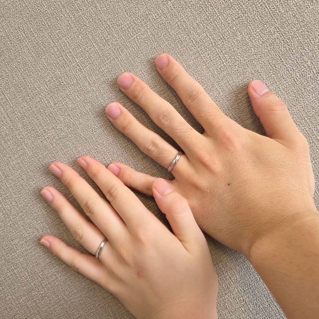 【銀座ダイヤモンドシライシの口コミ】 自分の手の形に合った形になっです。ウェーブが少しかかっており、ウェッ…