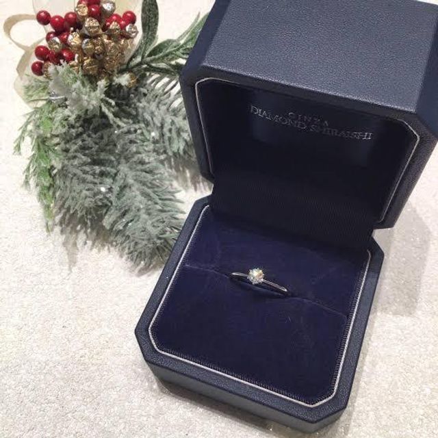 【銀座ダイヤモンドシライシの口コミ】 シンプルでダイヤモンドがカラリと輝く指輪です。
重ね付けを想定して、ス…