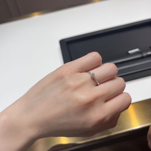 【ラザール ダイヤモンド(LAZARE DIAMOND)の口コミ】 あまりつける機会がないと見込んでデザインは一つダイヤモンドがあるもの…