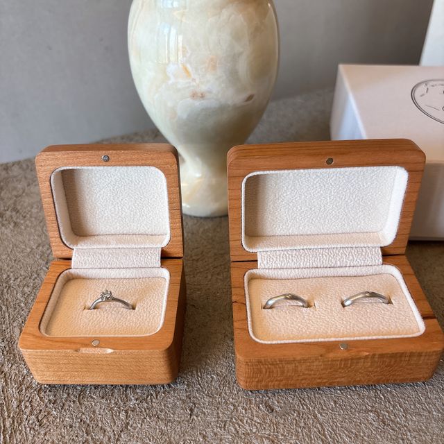 【atelier ST, CAT(アトリエ エスティーキャット)の口コミ】 婚約指輪は六ツ爪でダイヤモンドを留めるタイプで、素材はシルバー、マッ…