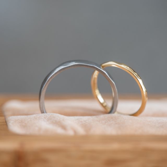 【Cayof(カヨフ)の口コミ】 お互いの指の形に合わせて、指輪の幅の太さ、表面の加工方法までこだわり…