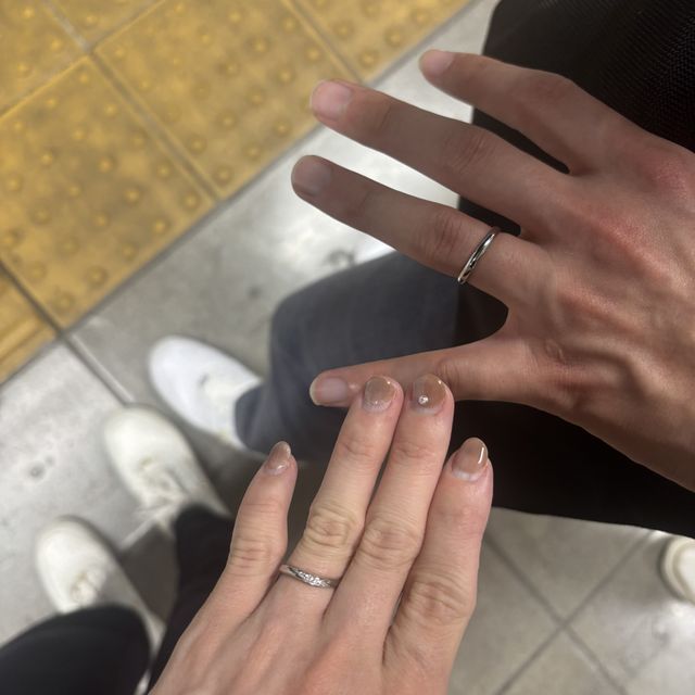 【銀座ダイヤモンドシライシの口コミ】 シンプルでかつ重ね付けしても可愛く見えるのと指が細く見える。また、歳…