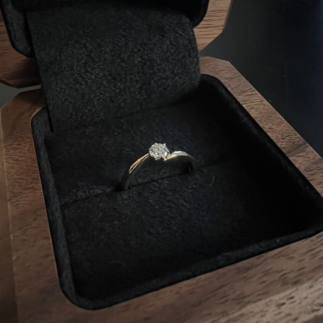 【TANZO.(鍛造指輪)の口コミ】 ピンクゴールドの塗装とそれとマッチした大ぶりのダイヤが素敵でした。
鍛…