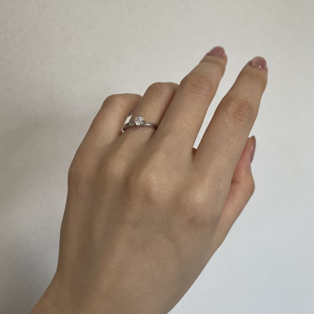 【俄(にわか)の口コミ】 ダイヤは好きなサイズ、品質のものを選べます。
指に合うサイズで、1番品…