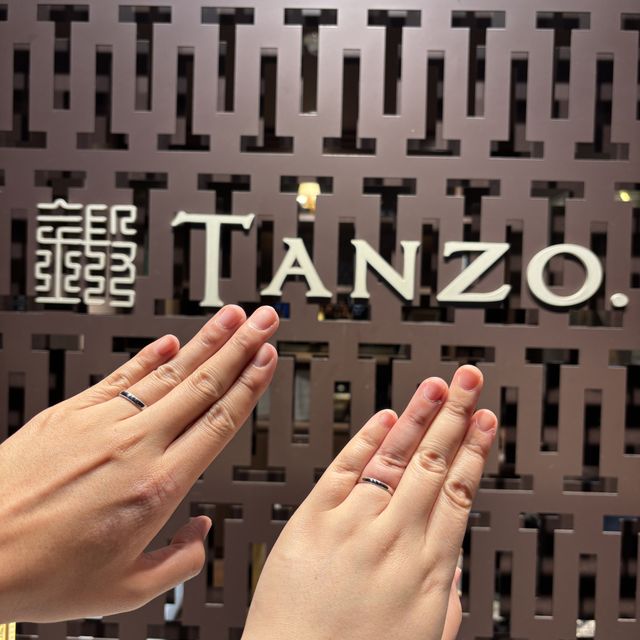 【TANZO.(鍛造指輪)の口コミ】 指輪のデザイン:平打ちストレートミル打ち。内側に記念日と名前が入ってま…