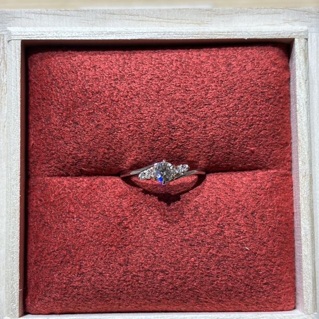 【出雲結(いずもゆい)の口コミ】 日本の和を感じさせるデザインが多い印象です。滑らかな曲線で細い指にも…