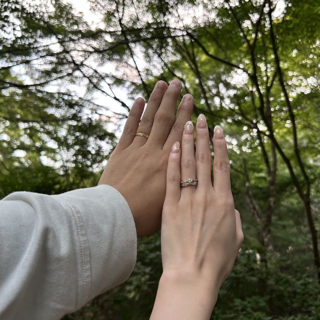 【ラザール ダイヤモンド(LAZARE DIAMOND)の口コミ】 とにかくデザインに気に入って決めました！プラチナもありますが、ゴール…