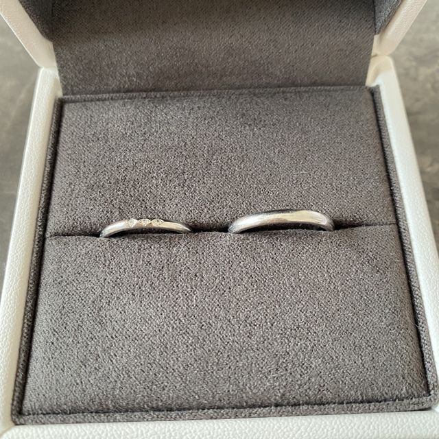 【BIJOUPIKO(ビジュピコ)の口コミ】 プラチナの結婚指輪にしました。シンプルで細めのデザインのため、指がす…