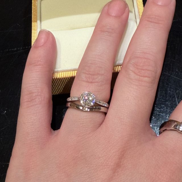 【ケイウノ ブライダル(K.UNO BRIDAL)の口コミ】 祖母の遺産のダイヤのリング。
私の指にはサイズが合わず、またデザインも…