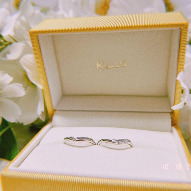 【ケイウノ ブライダル(K.UNO BRIDAL)の口コミ】 指輪は既製品が気に入り、何も変えていませんが、内側の刻印はイニシャル…
