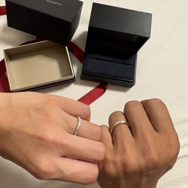 【ラザール ダイヤモンド(LAZARE DIAMOND)の口コミ】 指が綺麗に見えるようウェーブのデザインを探していました。ウェーブでキ…