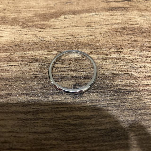 【CRAFY(クラフィ)の口コミ】 シンプルで長くつけられるデザイン。
誕生石を内側に埋め込んでいるため、…