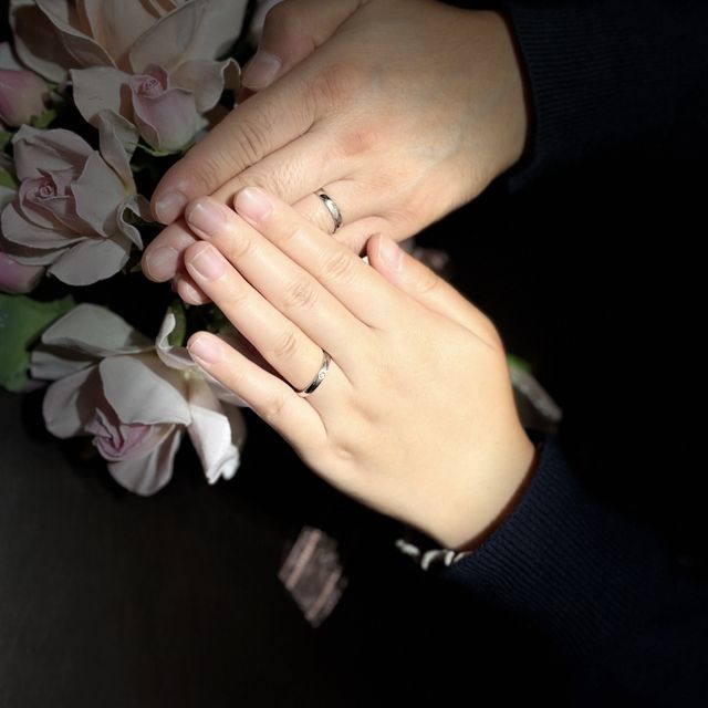 【TANZO.(鍛造指輪)の口コミ】 オーダーメイドで、刻印の内容やダイヤの形なども決めることができ、納得…