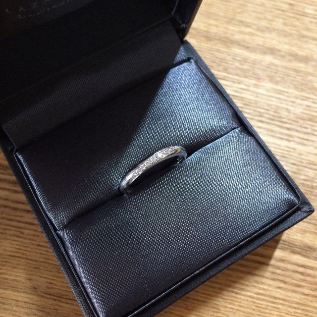 【ラザール ダイヤモンド(LAZARE DIAMOND)の口コミ】 最初はなんの装飾もないシンプルなものをと思いましたが、流れるように美…