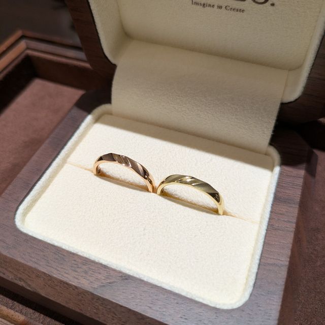 【TANZO.(鍛造指輪)の口コミ】 肌の色味に合うように、素材はピンクゴールドとグリーンゴールドとし、目…