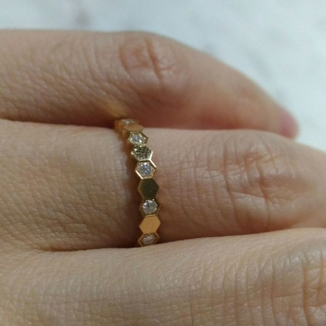 【ショーメ(CHAUMET)の口コミ】 結婚指輪がシンプルなので、婚約指輪は個性的なものがほしかった。この指…