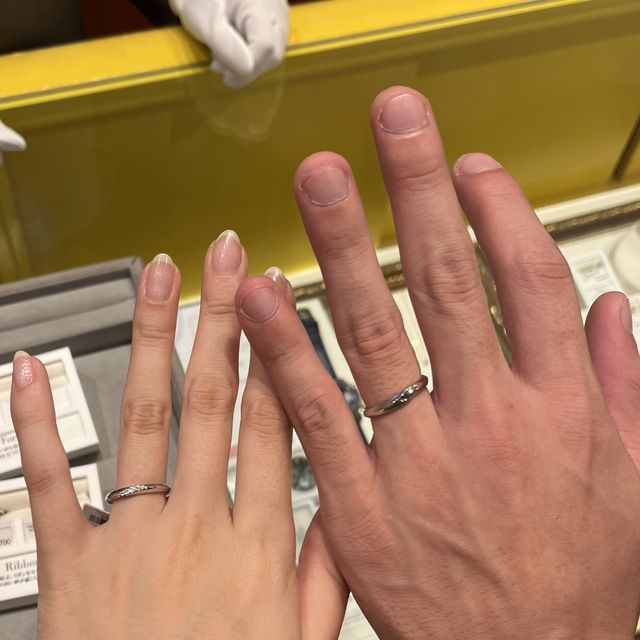 【ケイウノ ブライダル(K.UNO BRIDAL)の口コミ】 付け心地の良さ。充実したアフターサービスが生涯無料なこと。
石の数やサ…