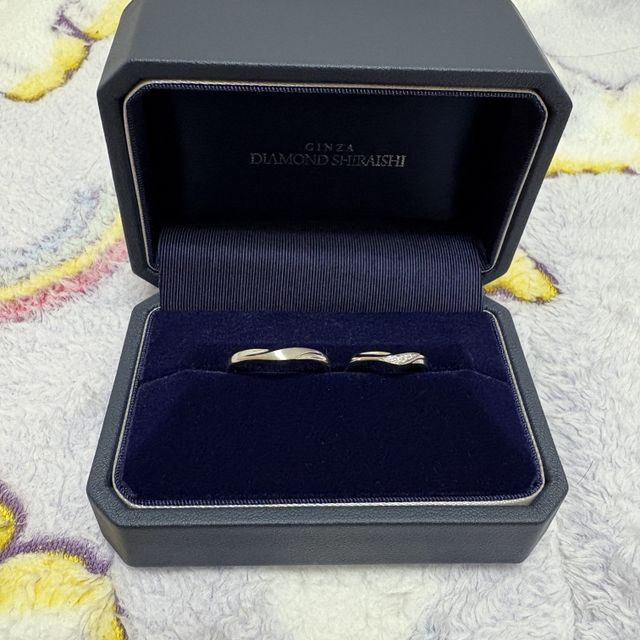 【銀座ダイヤモンドシライシの口コミ】 シンプルであるが華やかさがある。
デザイン自体もよく女性の指輪にはダイ…