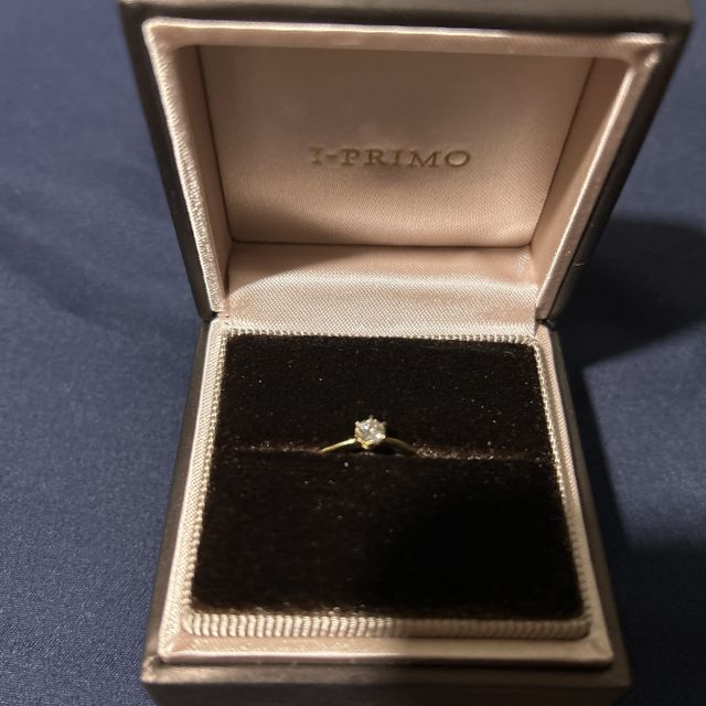 【アイプリモ(I-PRIMO)の口コミ】 すごく細くて繊細なデザインが本当に綺麗で、台座がハート型になっている…