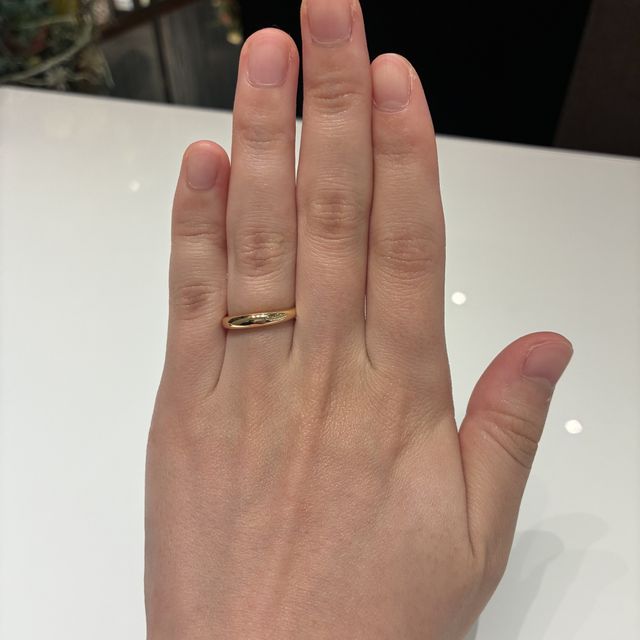 【YUKA HOJO(ユカホウジョウ)の口コミ】 ゴールドでシンプルなデザインを選びました。シンプルですがころっと丸い…