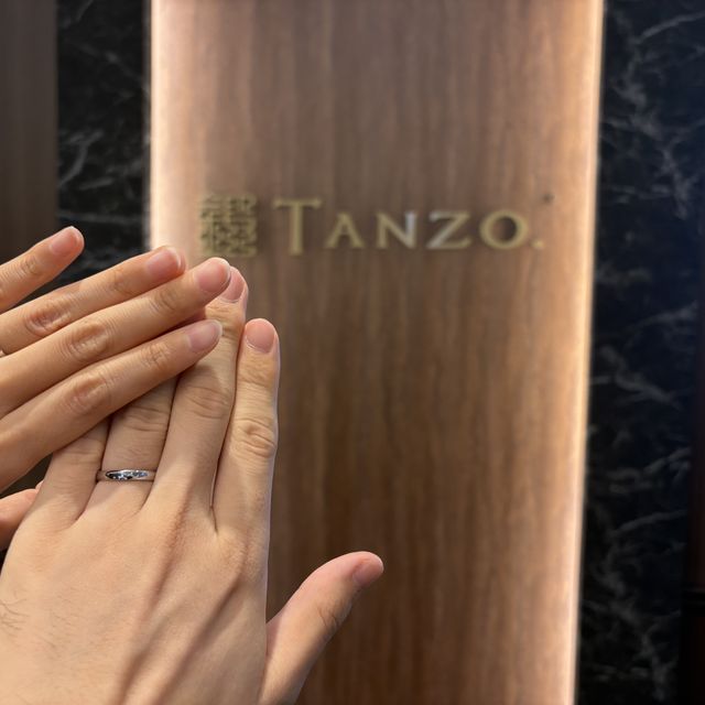 【TANZO.(鍛造指輪)の口コミ】 シンプルですが、自分たちでデザインを考えてオーダーすることができまし…