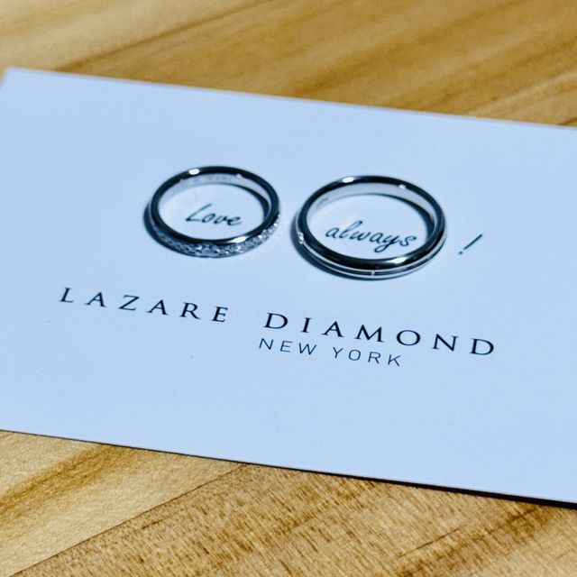 【ラザール ダイヤモンド(LAZARE DIAMOND)の口コミ】 デザインはシンプルだけどスタイリッシュ。ハーフエタニティみたいに、半…