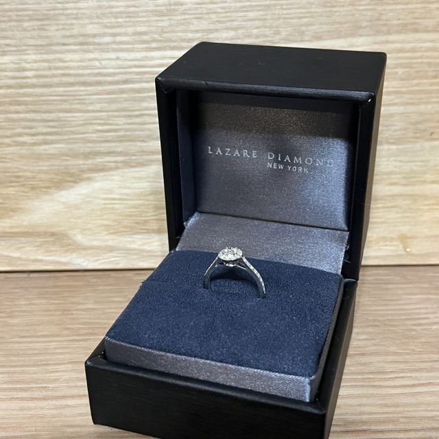 【ラザール ダイヤモンド(LAZARE DIAMOND)の口コミ】 セントパトリック28をプロポーズのとかないただきました。ダイヤの輝きが…