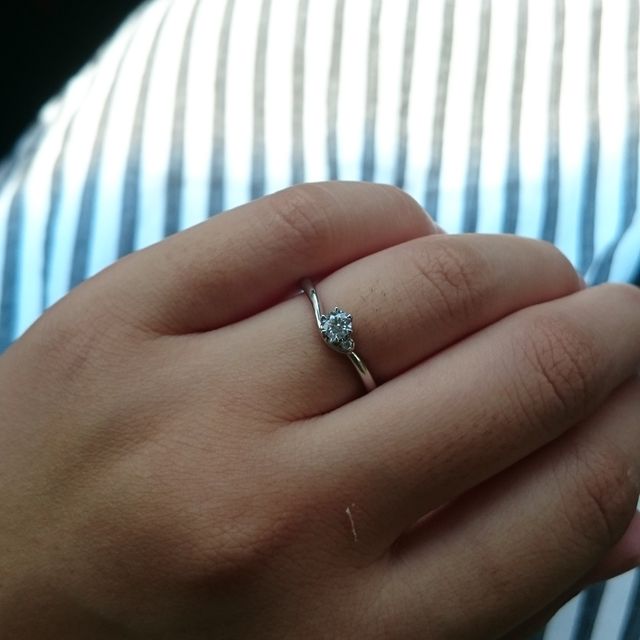 【アイプリモ(I-PRIMO)の口コミ】 婚約指輪を旦那が内緒で買ってきてくれて、プロポーズしてくれました。
婚…