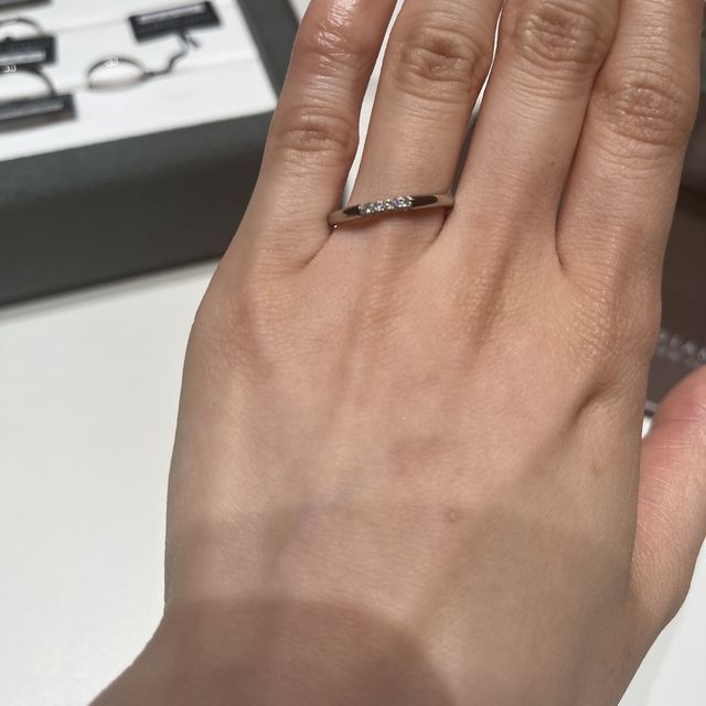 【ラザール ダイヤモンド(LAZARE DIAMOND)の口コミ】 ラザールダイヤモンドでは、3方向からダイヤを見ることができるリングがあ…