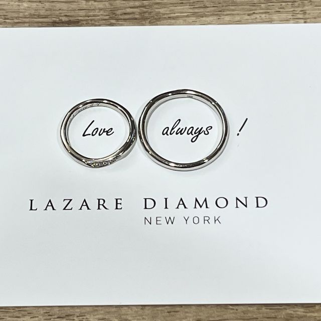 【ラザール ダイヤモンド(LAZARE DIAMOND)の口コミ】 デザインが素敵で最初はシンプルなもので考えたが結果ウェーブにしました…