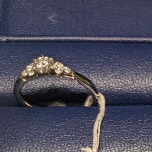 【銀座ダイヤモンドシライシの口コミ】 指輪のデザインは可愛らしいものからシンプルなものまで豊富に揃っていま…