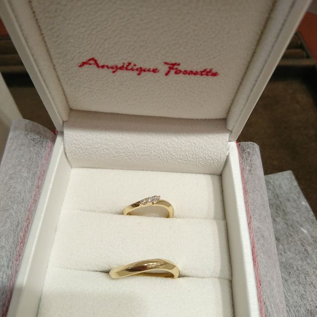 【アンジェリックフォセッテ(Angelique Fossette)の口コミ】 シンプルなものより、少し個性のあるものが欲しかったので、太めでカーブ…