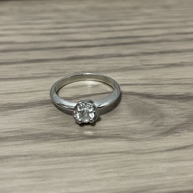 【ブルガリ(BVLGARI)の口コミ】 重ねづけしやすいようにシンプルなデザインのものを選びました。
ダイヤモ…