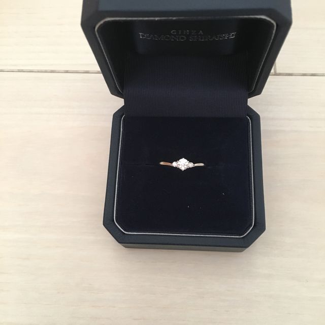 【銀座ダイヤモンドシライシの口コミ】 保証があり刻印がリング内にできること
セットリングで探していたため合わ…