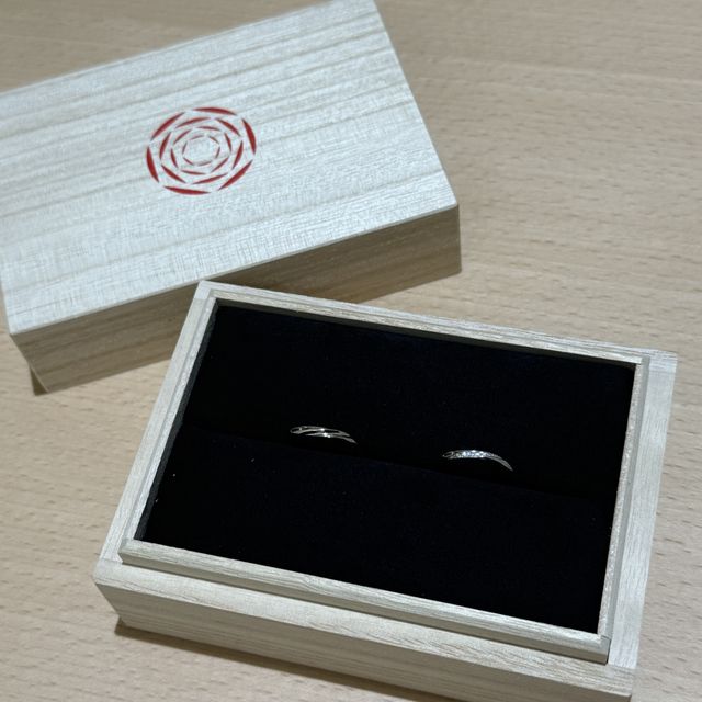 【出雲結(いずもゆい)の口コミ】 デザインが素敵で、風結のコンセプトに惹かれました。
着け心地も良く、ダ…